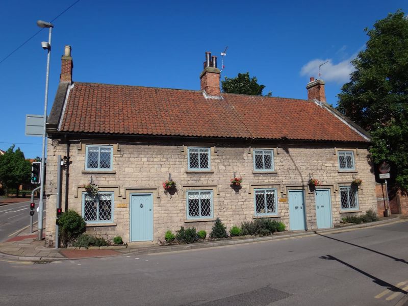 8 bed house for sale in Church Street, Edwinstowe, NG21 - Property Image 1