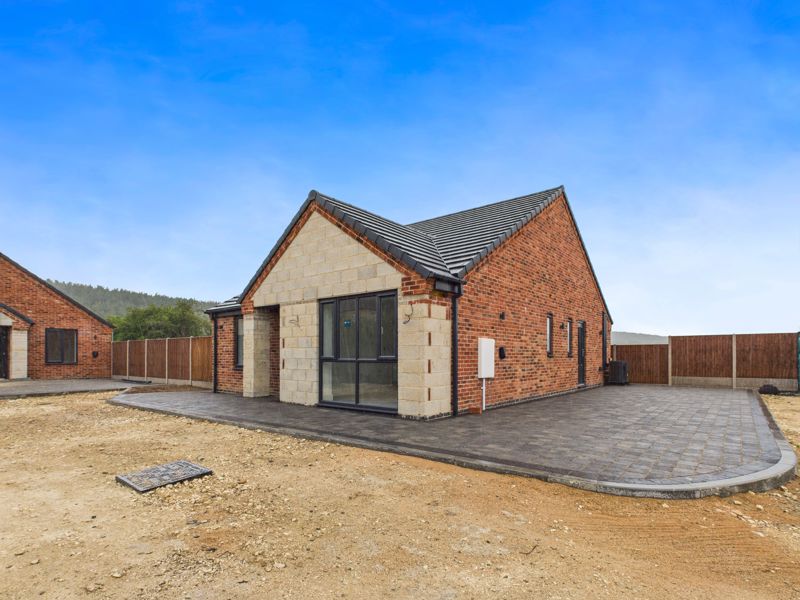 3 bed bungalow for sale in Copper Beech Close, Newark, NG22, NG22