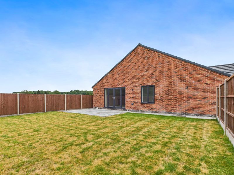 3 bed bungalow for sale in Copper Beech Close, Newark, NG22 13
