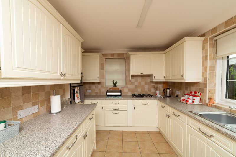 3 bed house for sale in Chestnut Drive, Ollerton, NG22  - Property Image 4