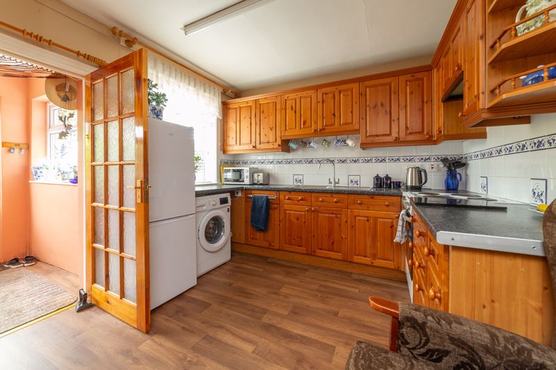3 bed house for sale in Larch Road, Ollerton, NG22  - Property Image 2