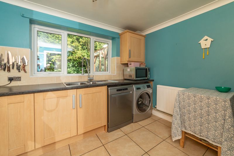 3 bed house for sale in Dove Croft, Ollerton, NG22 5