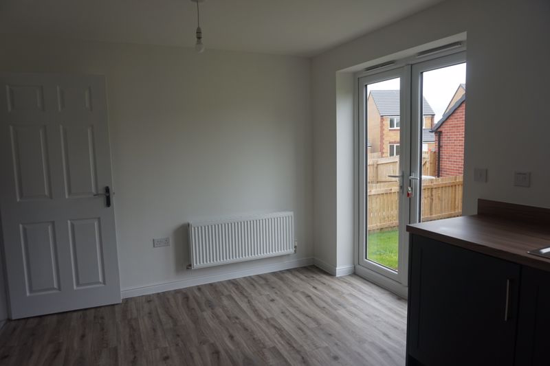 3 bed house to rent in Peter Way, Bilsthorpe, NG22 9