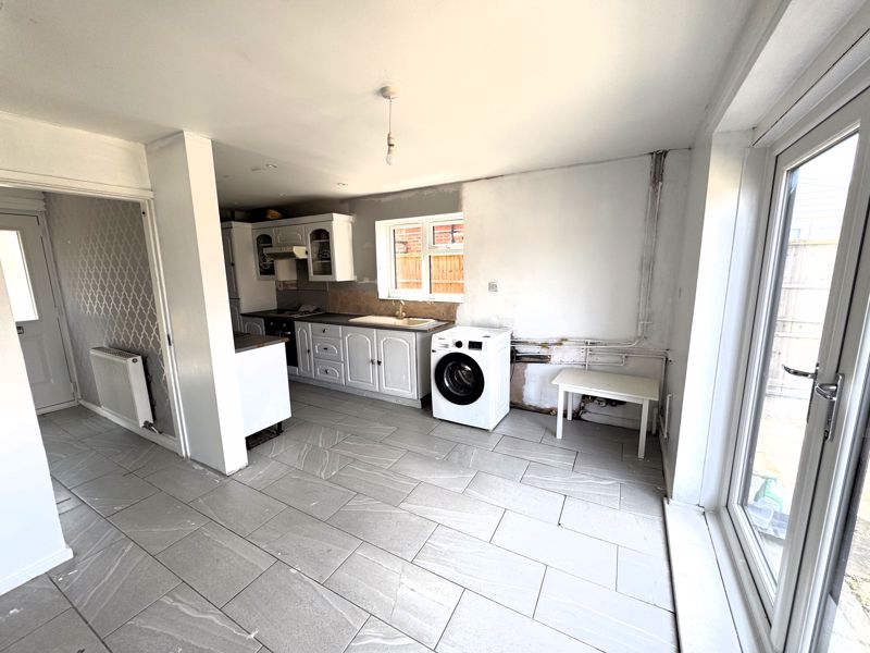 3 bed house for sale in Whitewater Road, Ollerton, NG22  - Property Image 2