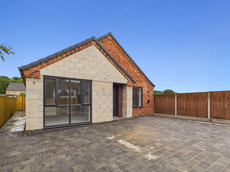 3 bed bungalow for sale in Copper Beech Close, Ollerton, NG22, NG22