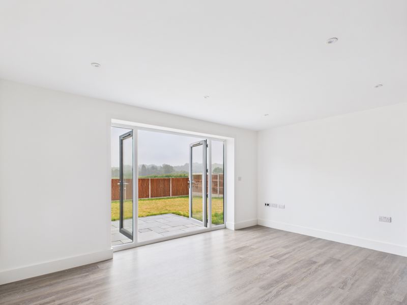 3 bed bungalow for sale in Copper Beech Close, Ollerton, NG22  - Property Image 3