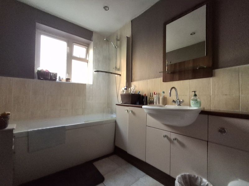 3 bed house for sale in Hazel Road, Ollerton, NG22  - Property Image 3