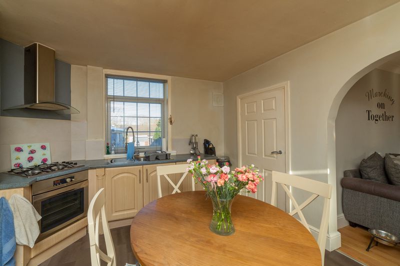 3 bed house for sale in Forest Road, Newark, NG22  - Property Image 2