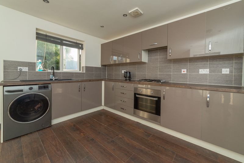 4 bed house for sale in Barley Close, Ollerton, NG22  - Property Image 3