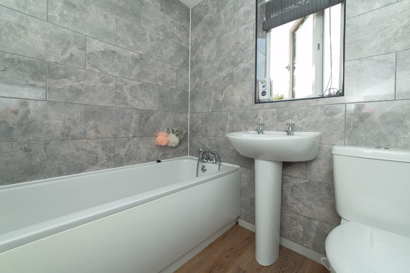 4 bed house for sale in Barley Close, Ollerton, NG22 10