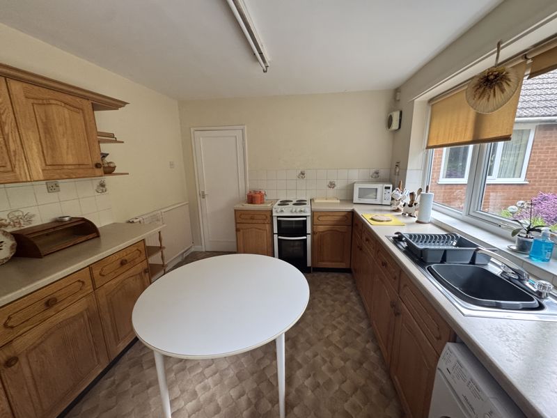 3 bed bungalow for sale in Bescar Lane, Ollerton , NG22  - Property Image 2