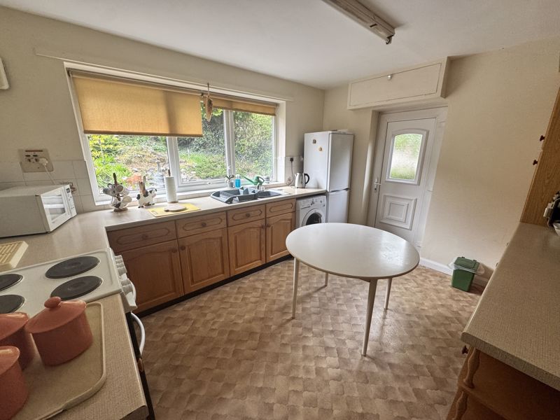 3 bed bungalow for sale in Bescar Lane, Ollerton , NG22  - Property Image 3