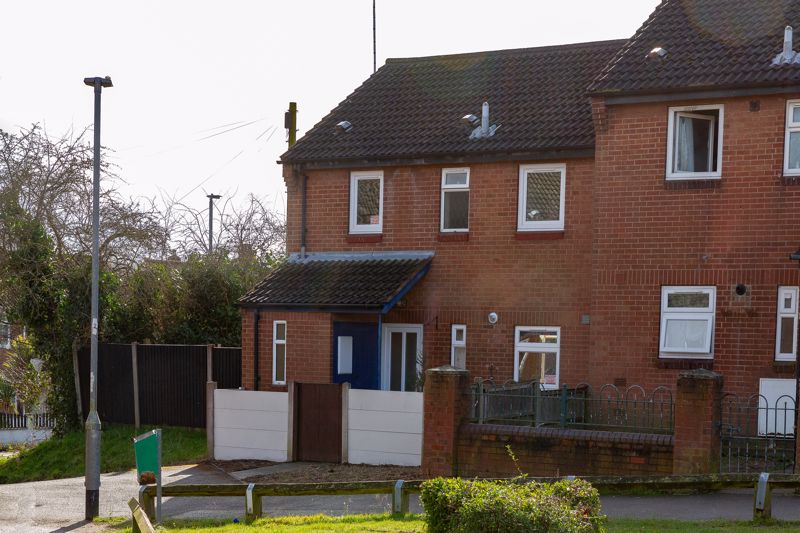 3 bed house for sale in Swinton Copse, Boughton, NG22  - Property Image 1