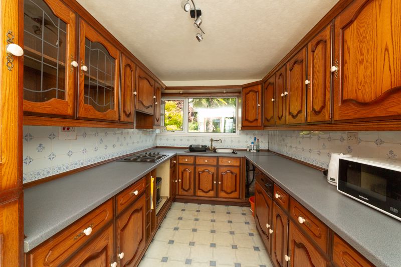 3 bed bungalow for sale in Kirton Park, Kirton, NG22  - Property Image 2