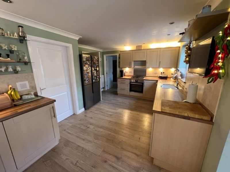 5 bed house for sale in Mellors Road, Edwinstowe , NG21  - Property Image 4