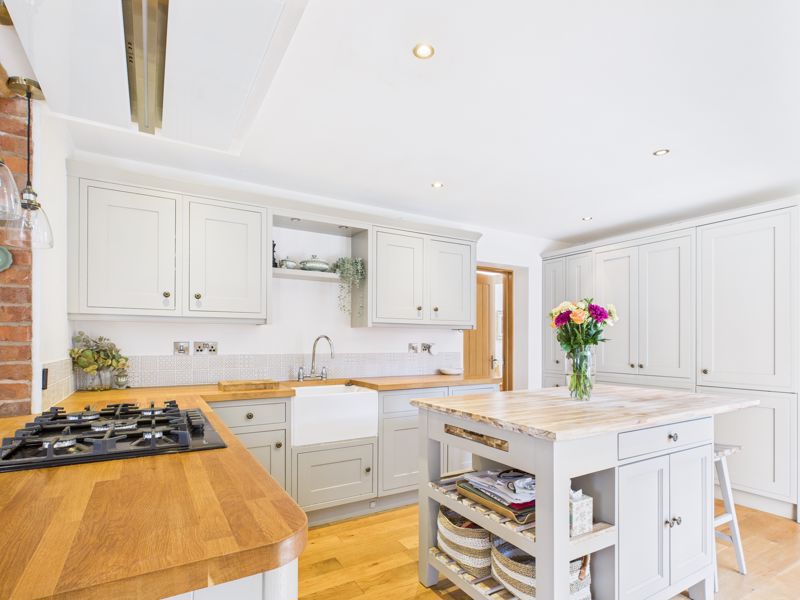 4 bed house for sale in Station Road, Old Ollerton, NG22  - Property Image 4
