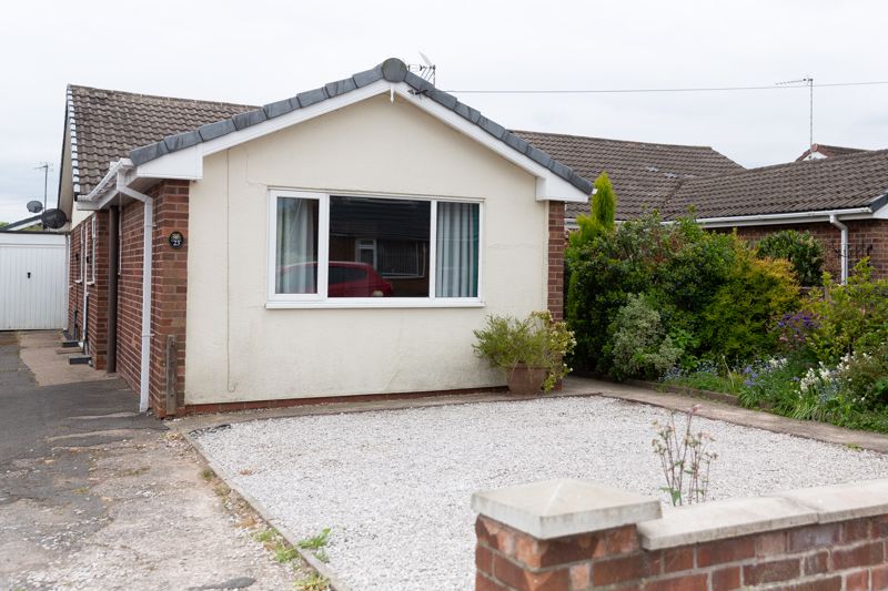 2 bed bungalow for sale in Maid Marian Avenue, Newark, NG22, NG22