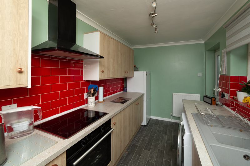 2 bed bungalow for sale in Maid Marian Avenue, Newark, NG22  - Property Image 2