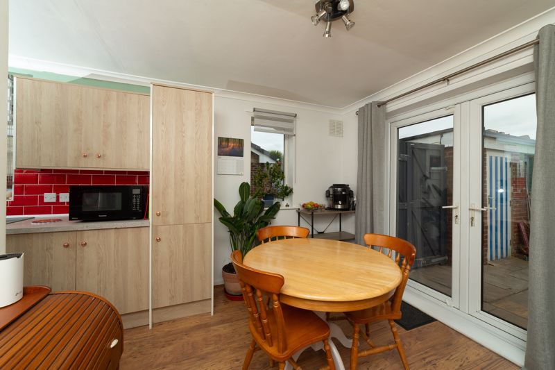 2 bed bungalow for sale in Maid Marian Avenue, Newark, NG22  - Property Image 3