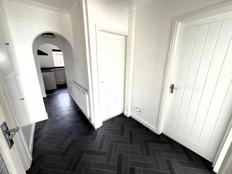 3 bed bungalow for sale in Bescar Lane, Ollerton, NG22  - Property Image 4