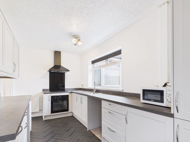 3 bed bungalow for sale in Bescar Lane, Ollerton, NG22  - Property Image 6