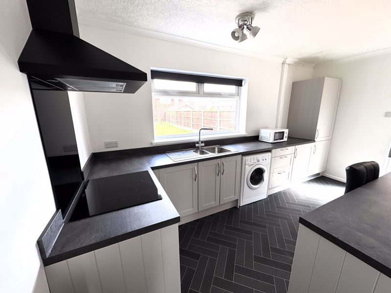 3 bed bungalow for sale in Bescar Lane, Ollerton, NG22  - Property Image 7