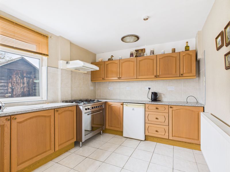 3 bed house for sale in Crompton Road, Bilsthorpe, NG22  - Property Image 3