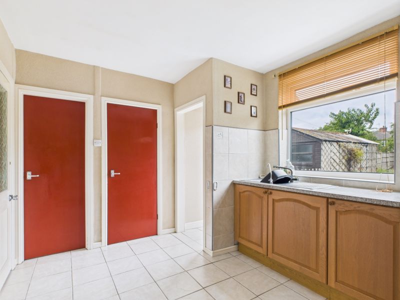 3 bed house for sale in Crompton Road, Bilsthorpe, NG22  - Property Image 4