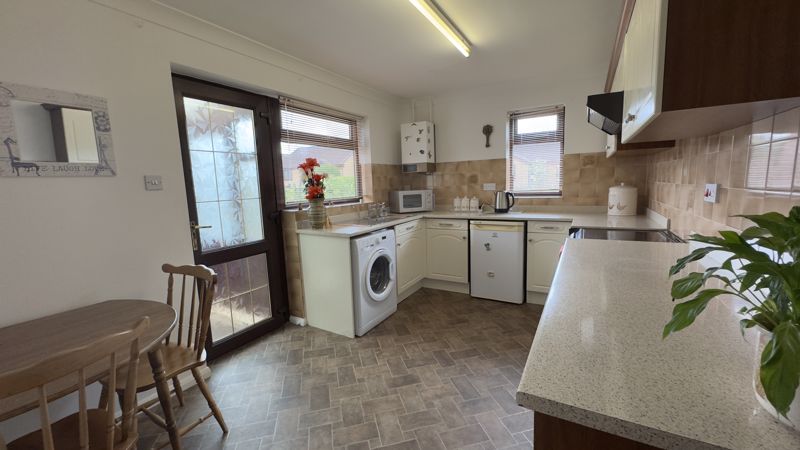3 bed bungalow for sale in Maida Lane, Ollerton, NG22  - Property Image 5