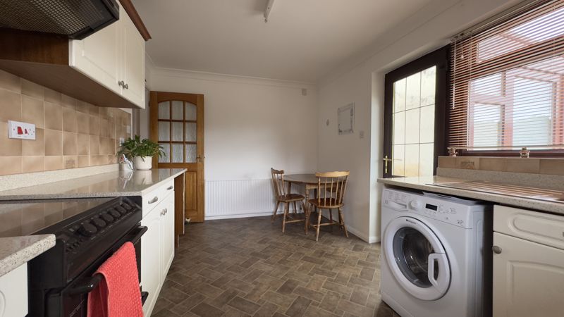 3 bed bungalow for sale in Maida Lane, Ollerton, NG22  - Property Image 6