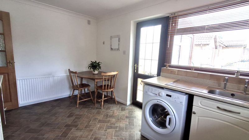 3 bed bungalow for sale in Maida Lane, Ollerton, NG22  - Property Image 8