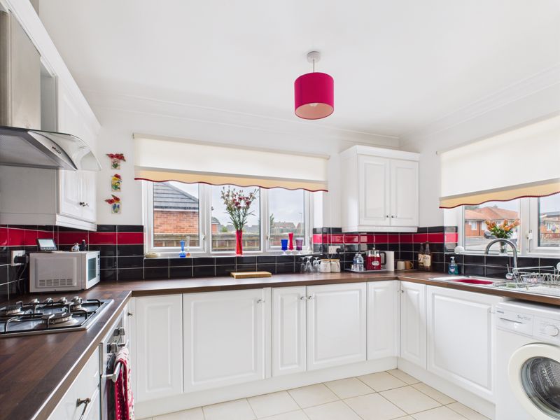 3 bed house for sale in Forest Road, Clipstone, NG21  - Property Image 4