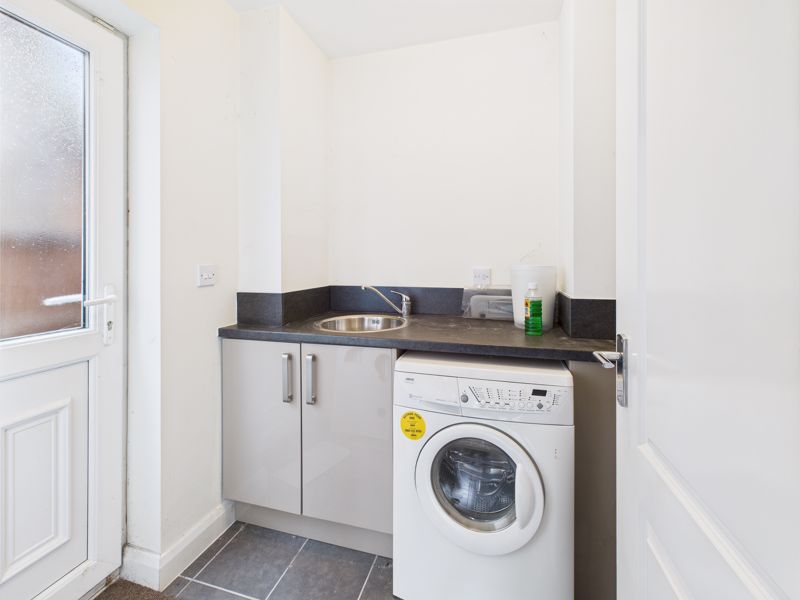 4 bed house for sale in Old Station Yard, Edwinstowe , NG21  - Property Image 3