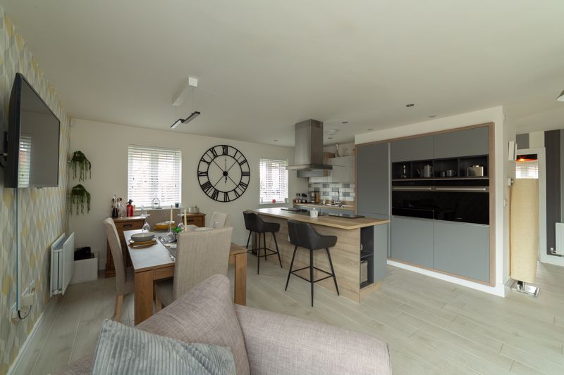 4 bed house for sale in Kingfisher Way, Ollerton, NG22  - Property Image 2