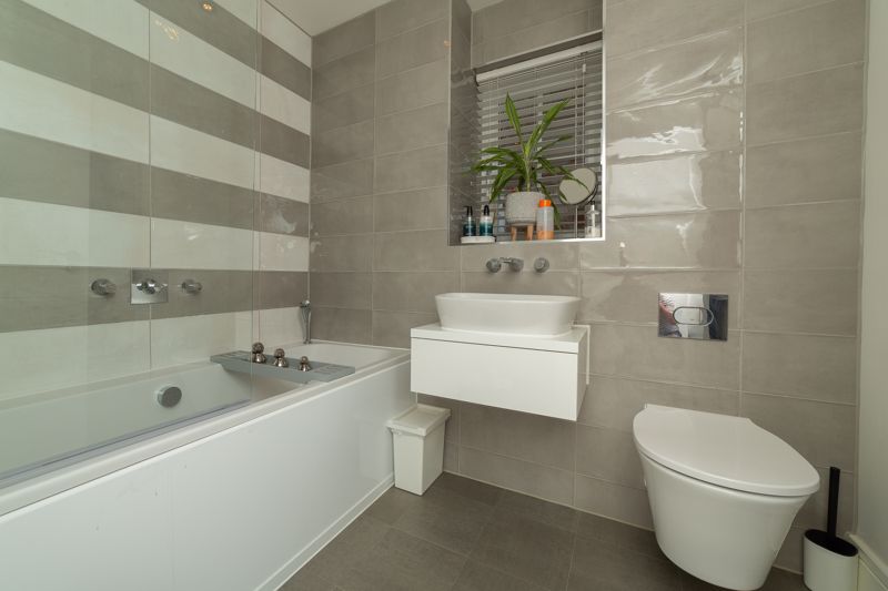 4 bed house for sale in Kingfisher Way, Ollerton, NG22 12