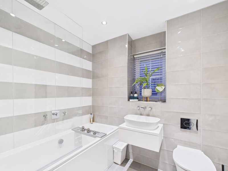 4 bed house for sale in Kingfisher Way, Ollerton, NG22  - Property Image 13