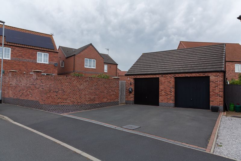 4 bed house for sale in Kingfisher Way, Ollerton, NG22 17