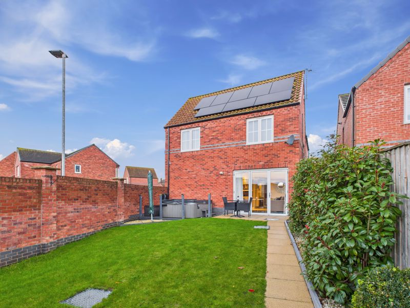 4 bed house for sale in Kingfisher Way, Ollerton, NG22 17