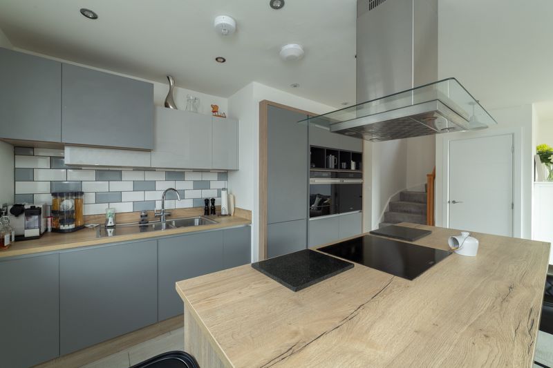 4 bed house for sale in Kingfisher Way, Ollerton, NG22 4