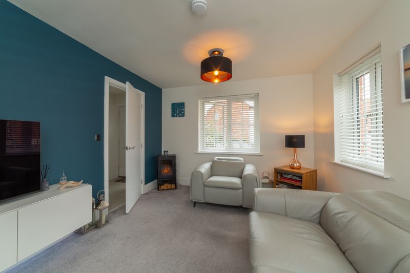 4 bed house for sale in Kingfisher Way, Ollerton, NG22  - Property Image 6