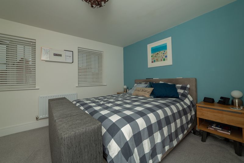4 bed house for sale in Kingfisher Way, Ollerton, NG22 8