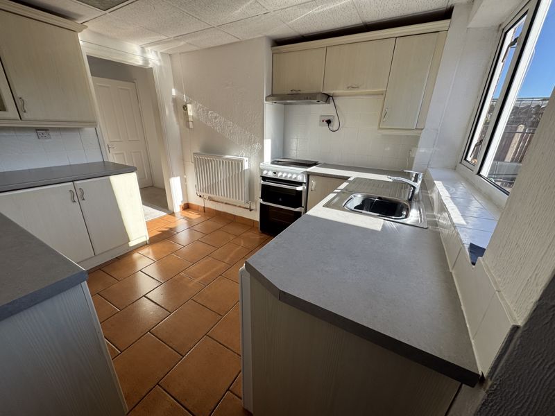 3 bed house to rent in Hawthorn Drive, Ollerton, NG22 4