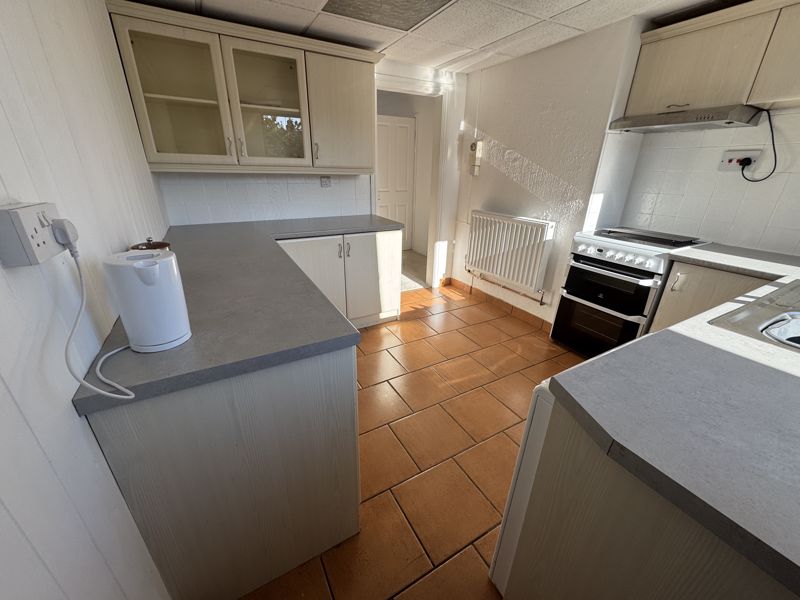 3 bed house to rent in Hawthorn Drive, Ollerton, NG22 5