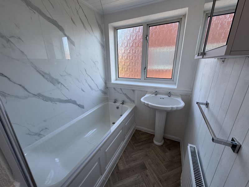 3 bed house to rent in Hawthorn Drive, Ollerton, NG22 10