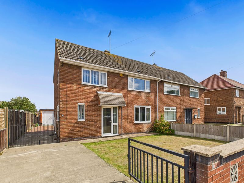 3 bed house for sale in Abbey Road, Edwinstowe, NG21  - Property Image 1
