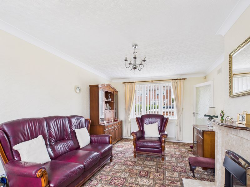 3 bed house for sale in Abbey Road, Edwinstowe, NG21  - Property Image 2