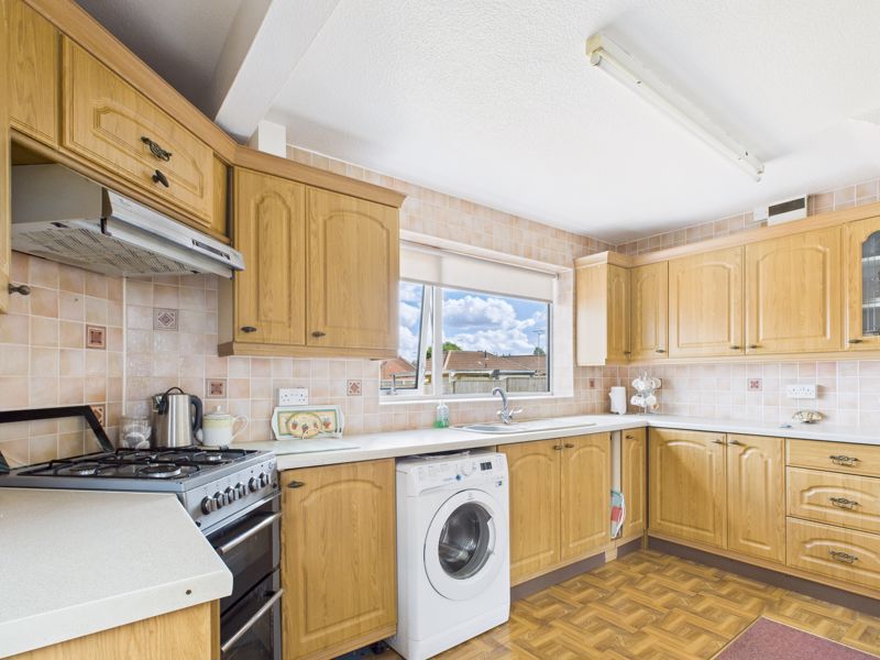 3 bed house for sale in Abbey Road, Edwinstowe, NG21  - Property Image 4
