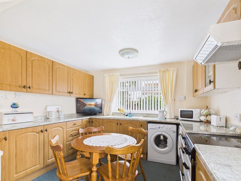 3 bed house for sale in Dove Croft, Ollerton, NG22  - Property Image 3