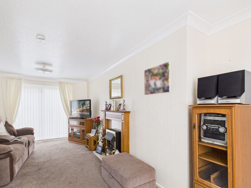 3 bed house for sale in Dove Croft, Ollerton, NG22  - Property Image 4