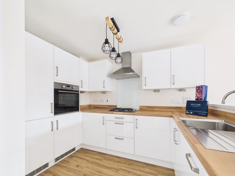 4 bed house to rent in Overman Drive, Thoresby Vale, NG21  - Property Image 2